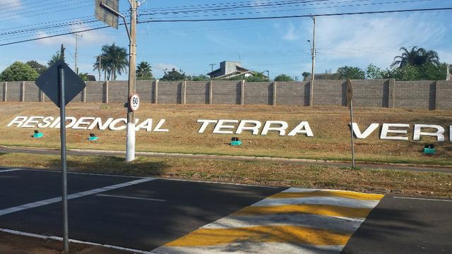 Terreno de 1.017 m2 com Benfeitorias e Edificações, Plano no Terra Verde em Fernandópolis
