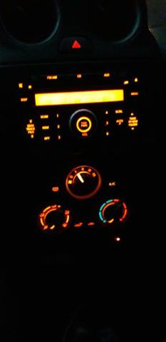 Vende-se Nissan March 1.0 Flex ano2013 - Foto 6
