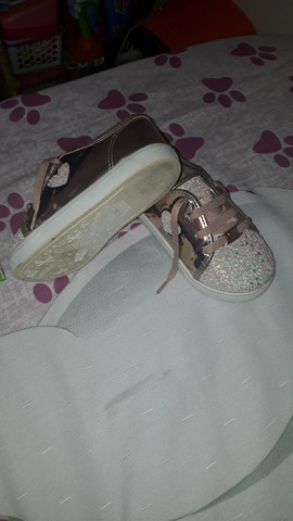 tênis da moranguinho
