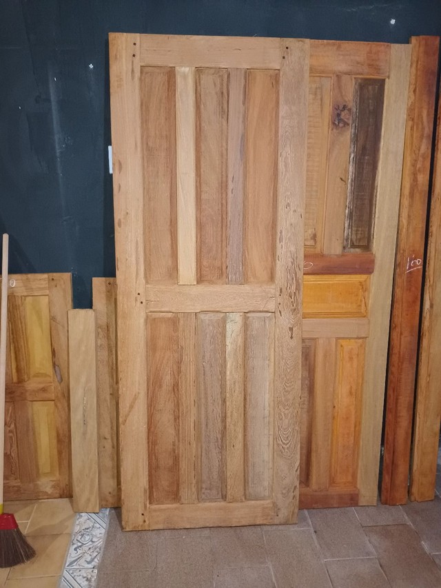 Vendemos portas de vários modelos e vário tipos de madeira  - Foto 4