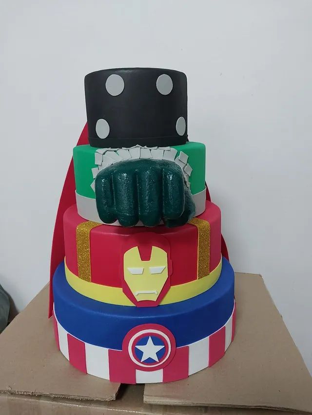 Bolo falso super heróis 