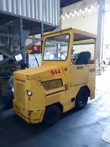 Rebocador à combustão Rucker, TM1350, capacidade 12.000Kg