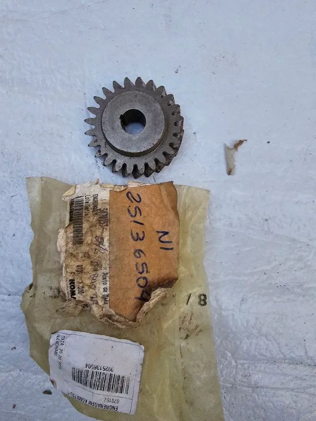 Komatsu engrenagem da bomba nova original 5070157