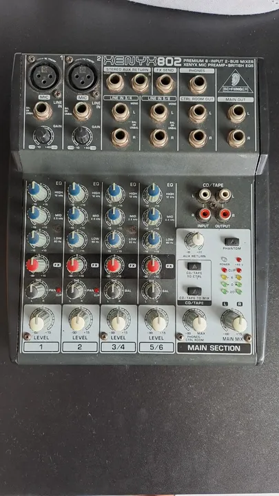 Mesa de Som Beringher 8 Canais XENYX 802S - BEHRINGER