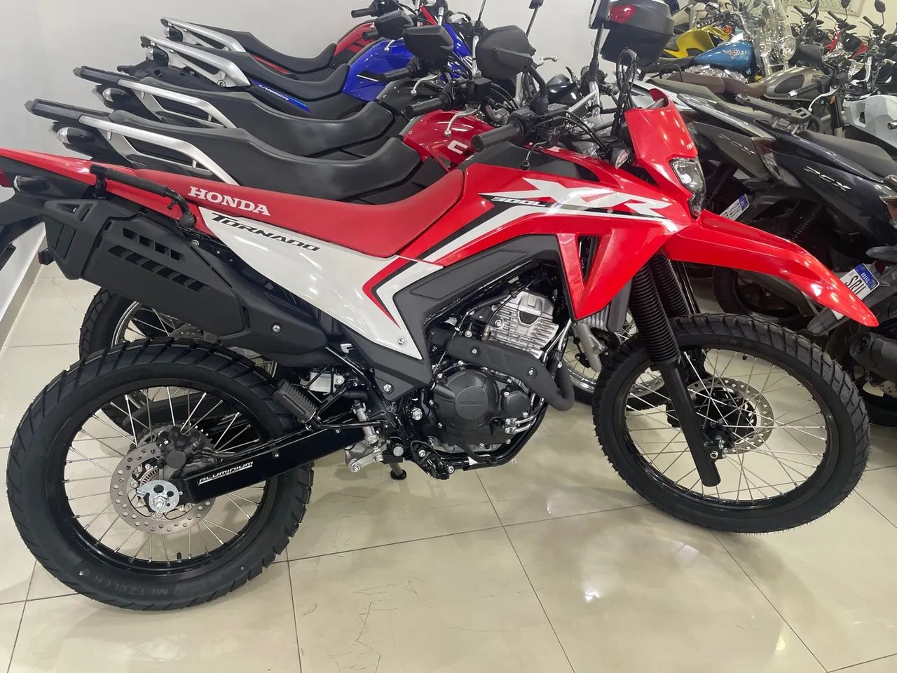 HONDA TORNADO XR 300L 2024 - Foto 2