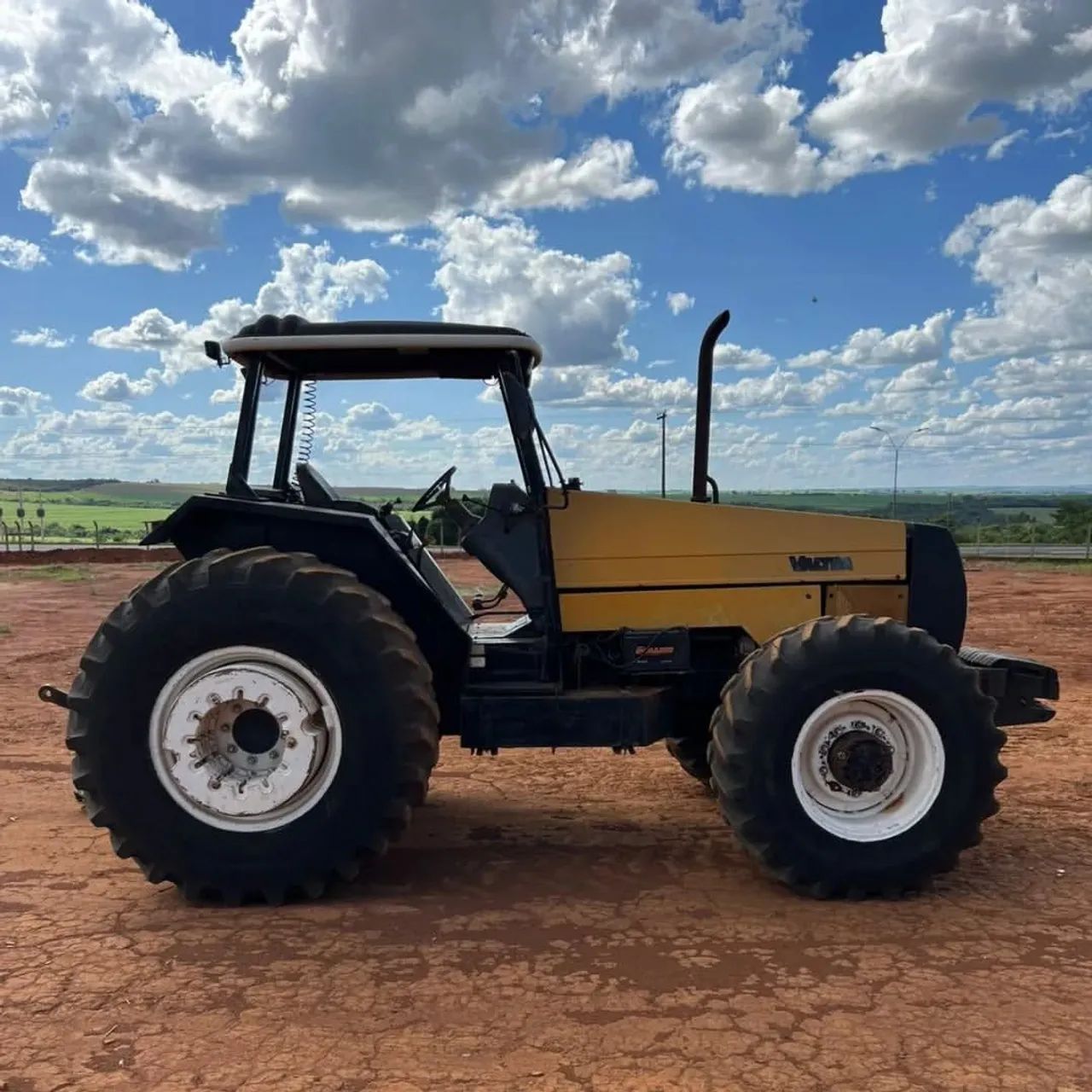 Trator Valtra agrícola  - Foto 3