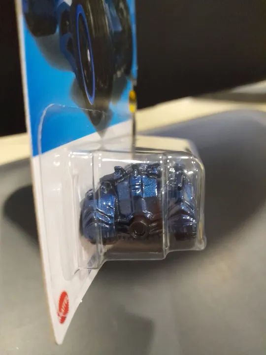 HOT WHEELS  BATMAN ARKHAM KNIGHT BATMOBILE 2024 - Foto 3