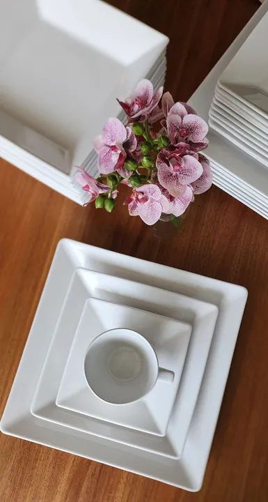 Jogo de Pratos Quadrados Brancos. 48 peças - Foto 2