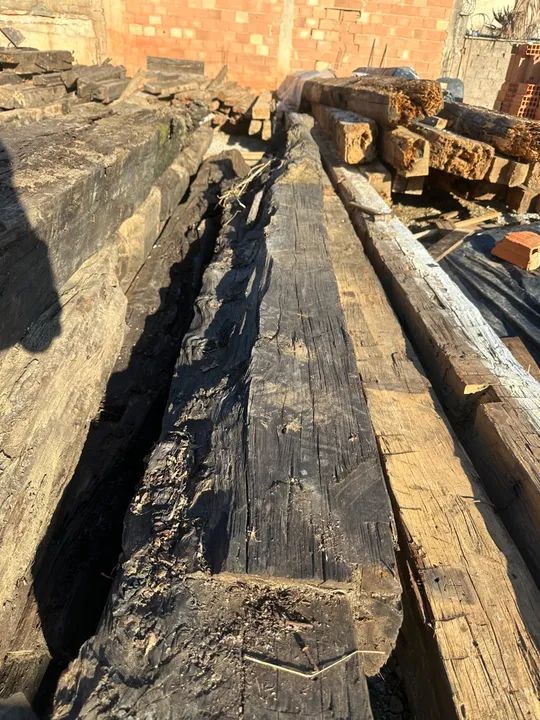 Madeira de demolição lavrada BRAUNA PEROBA IPE 