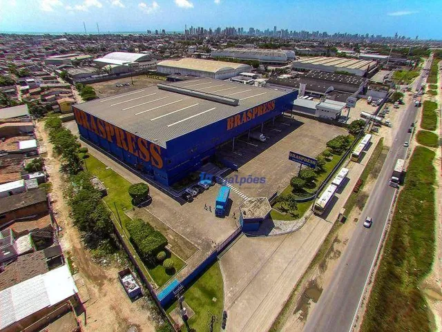 Galpão com 7.050 m² com 36 Docas mais Pátio com 8.950 m² às margens da Rodovia BR 101 em J