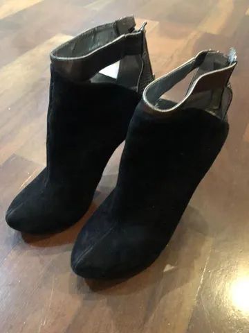 Sandálias e Botas - Tam. 33 - Leia o anúncio.