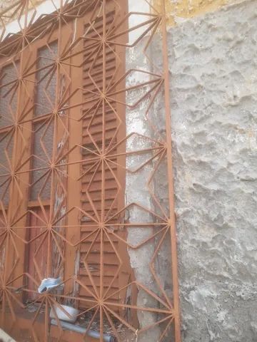 grades de residencia tenho 01 excelente material a zarcão medindo 1,80 alt x 1,60 larg - Foto 2