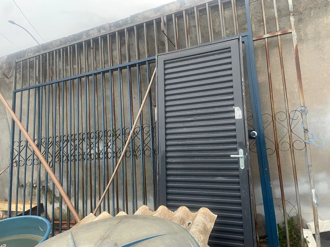 Vendo portão, porta, telhas vigotas - Foto 2