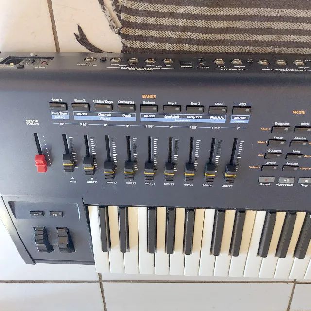 Teclado Kurzweil PC361 com DEFEITO - Foto 5