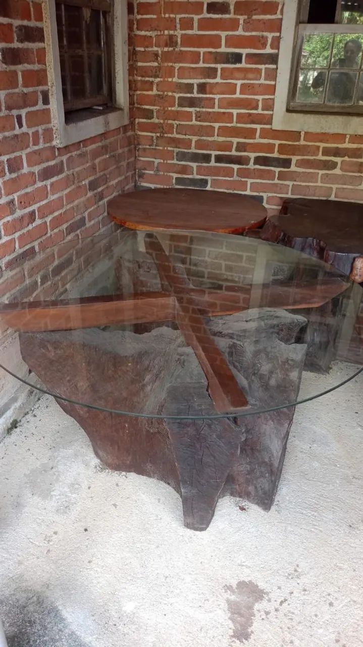 Mesa de Centro em Madeira Maciça com Tampo de Vidro