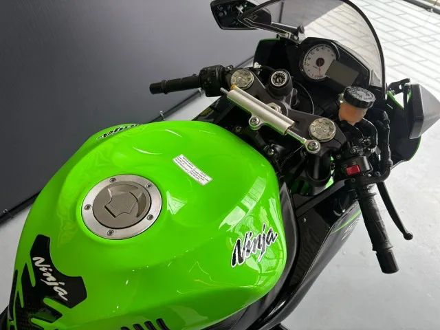 リナ Kawasaki Ninja ZX-6R 2011 !!! | CONFRARIA DAS MOTOS