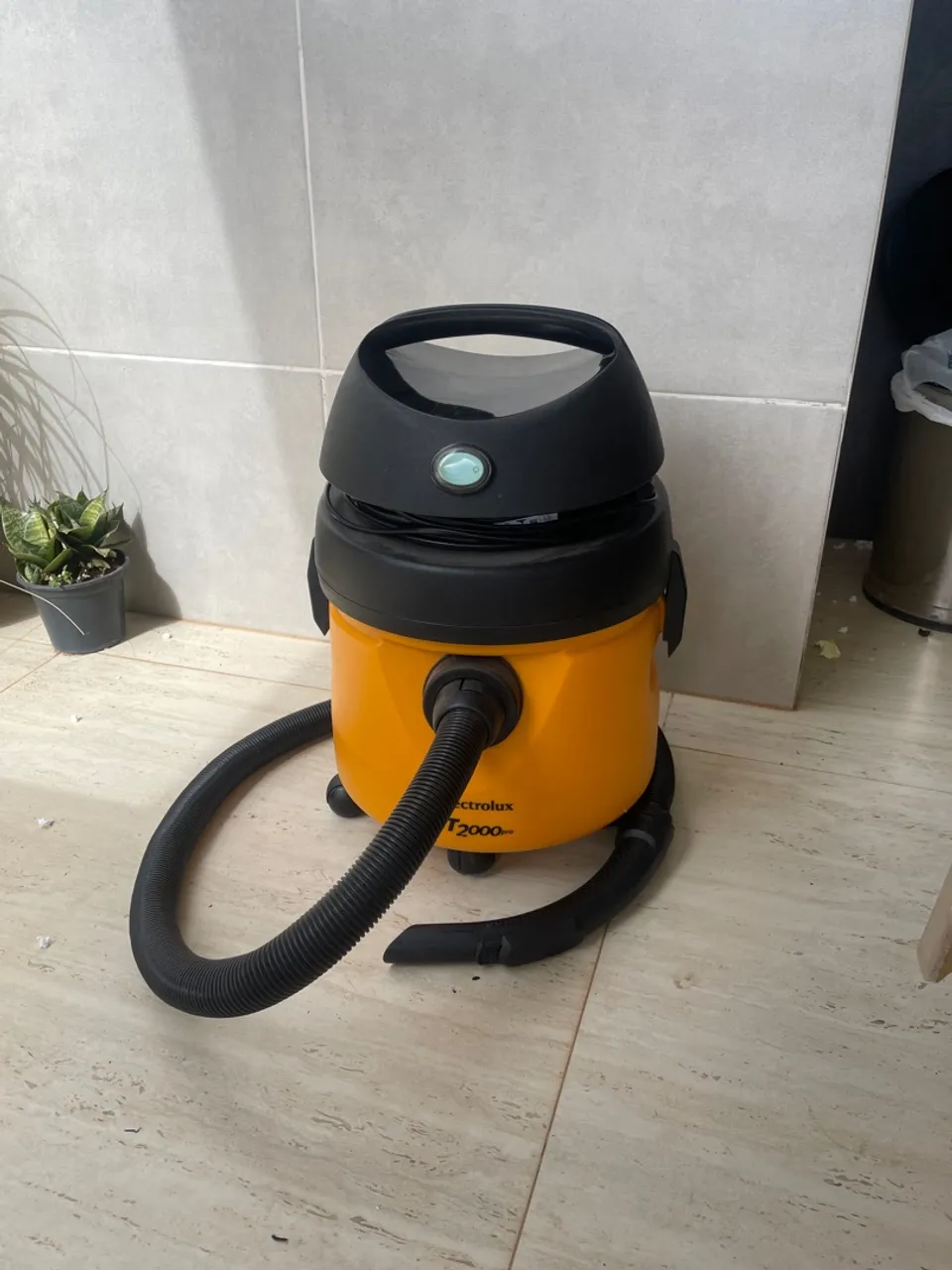 Aspirador de Pó Electrolux T2000