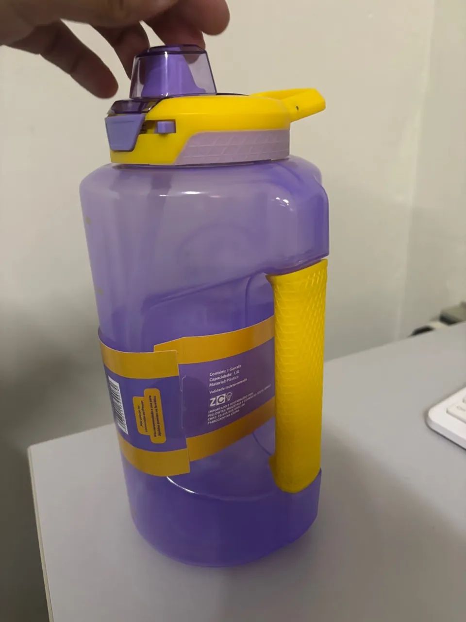 Produto NOVO - Garrafa de água com trava para tampa - Ideal para academia - Foto 4