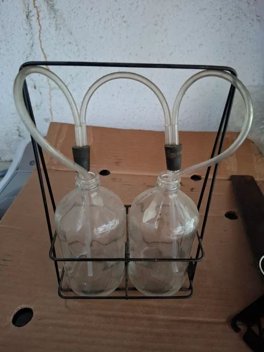 Estojo com garrafas