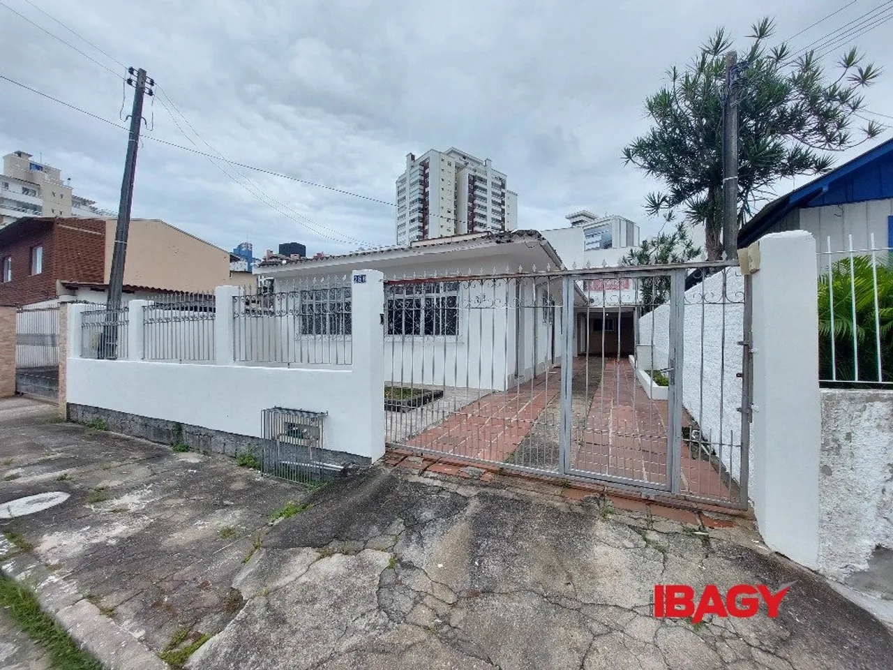 Excelente Casa 4 dormitório(s) em Balneário - Florianópolis