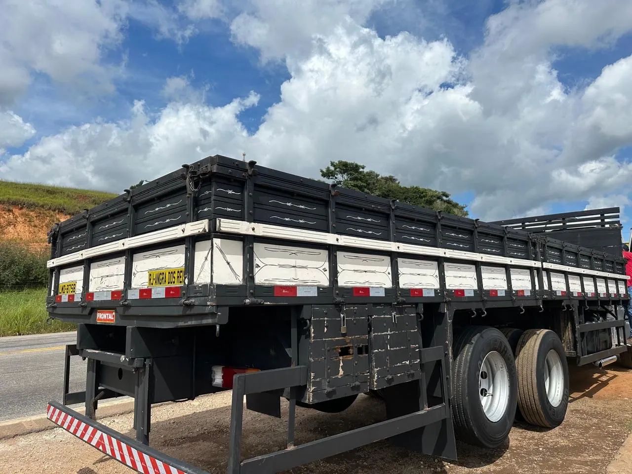 VENDE-SE CARROCERIA PRA CAMINHÃO TRUCK GRANELEIRA - Foto 12