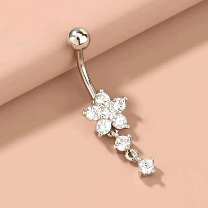 Piercing de umbigo com Flor de Zircônia 