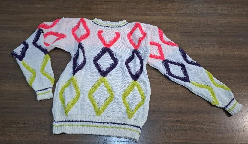 Tricot Losango - cor gelo com detalhes coloridos - M