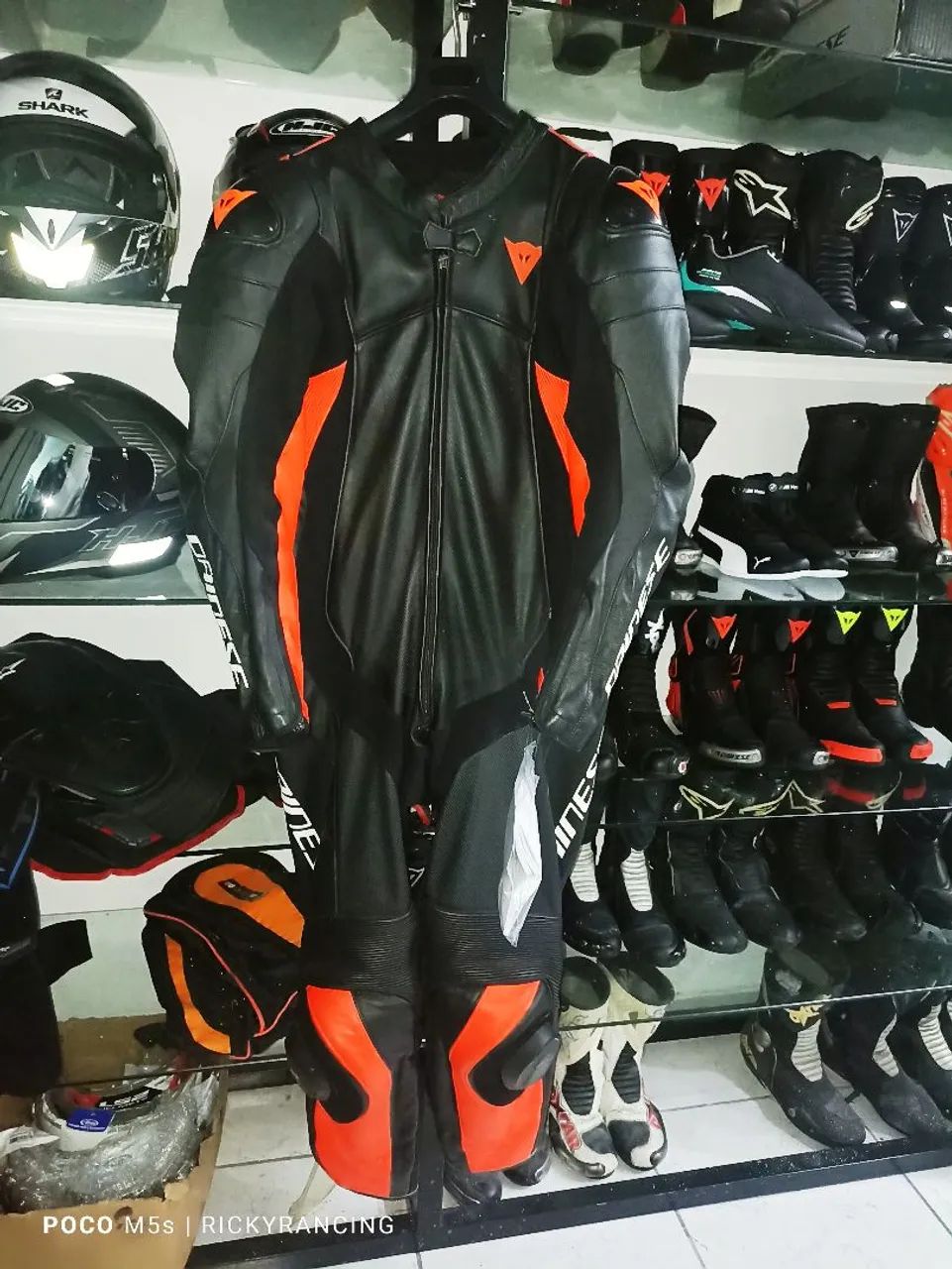 Macacão Dainese 54 Eur assen 2 novinho uma peça  - Foto 2