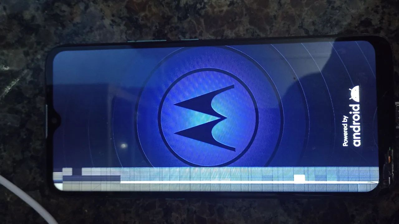 Vendo este celularcom probemas, para 100 usar as peças 