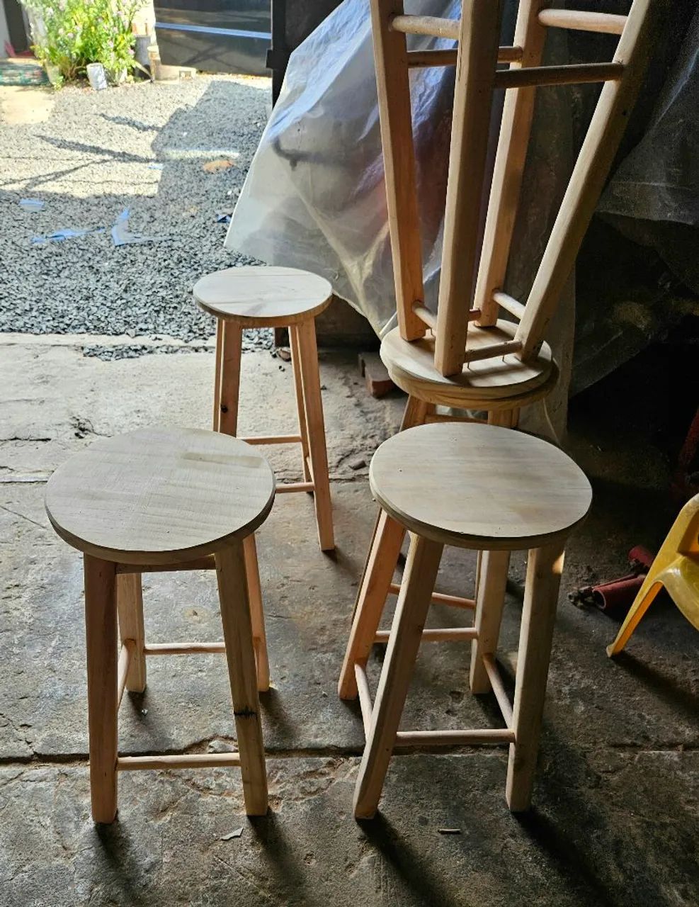 Banco de Madeira Bom e Resistente