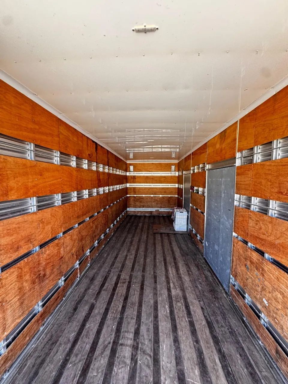 VOLVO VM270 50 MIL KM, MUITO CONSERVADO - Foto 7