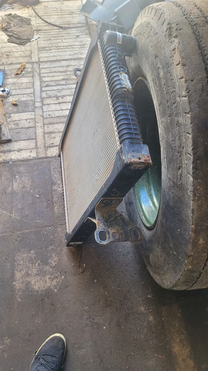 Radiador caminhao VOLVO Vm 260 2012 seminovo original completo