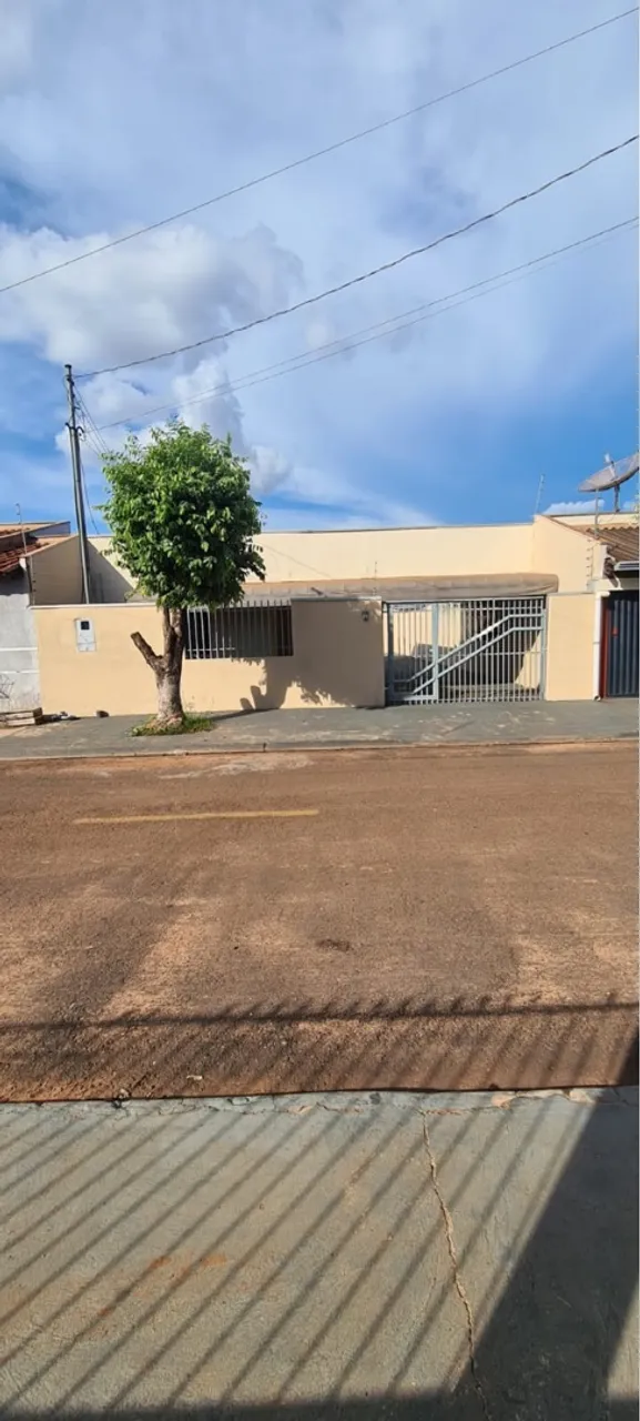 VENDO CASA BEM LOCALIZADA