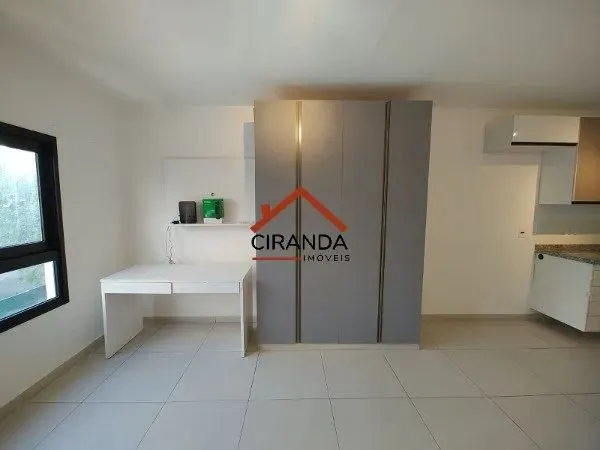 Studio ao lado do Shopping Frei Caneca com lazer e segurança.