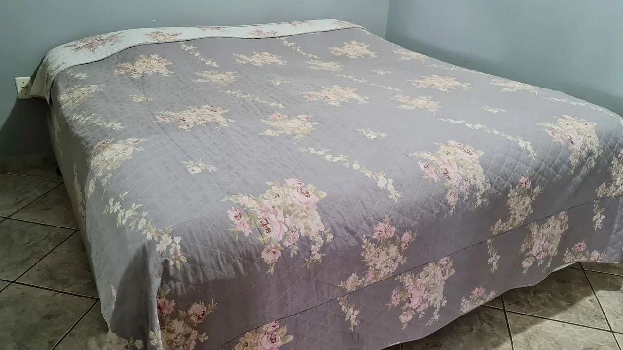 Cama Box King Size 1,98 X 1,98 e confortável e espaçosa 