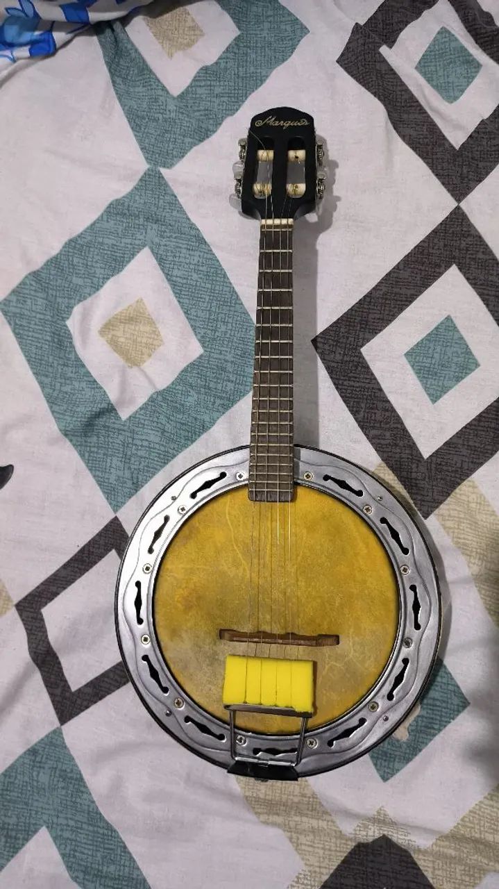 Banjo Marquês semi novo!