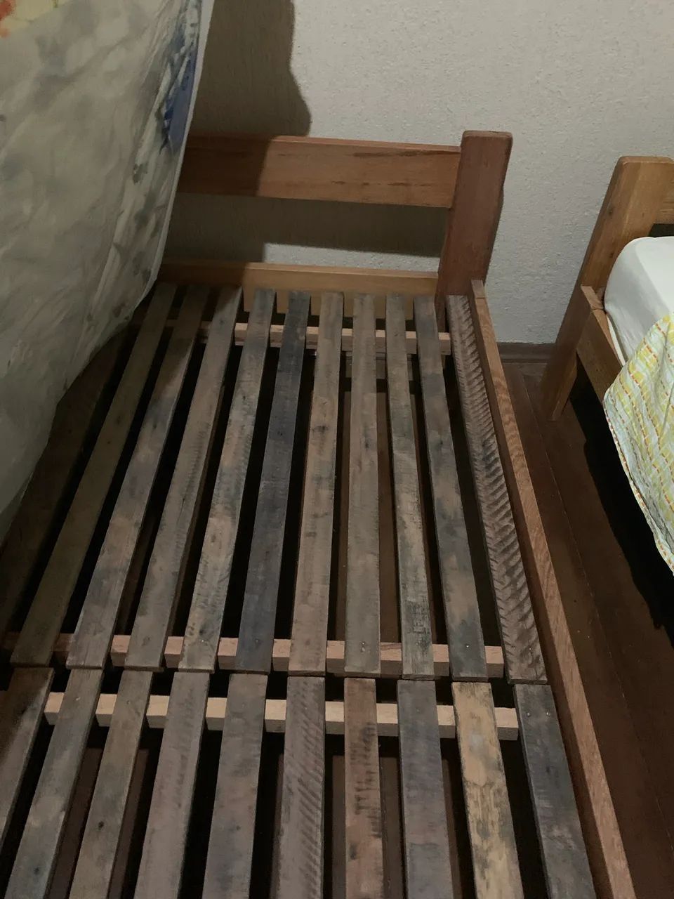 Cama solteiro madeira maciça 