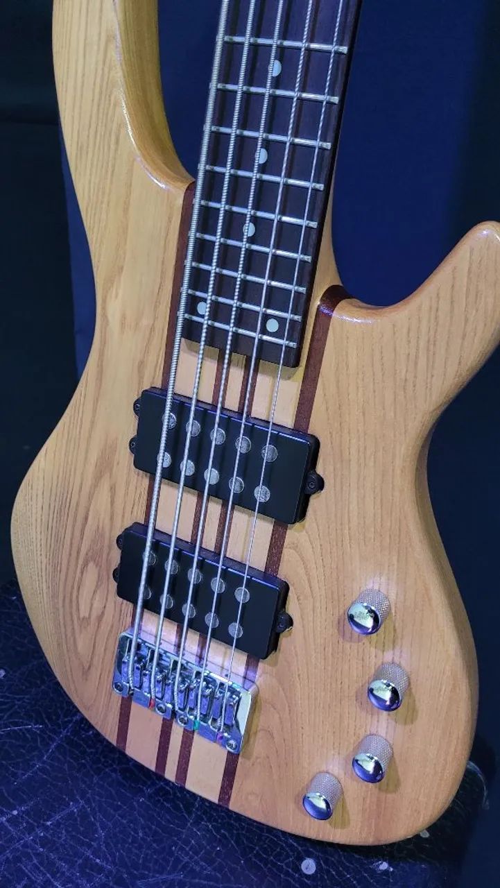 Baixo Eagle 5c ativo excelente 