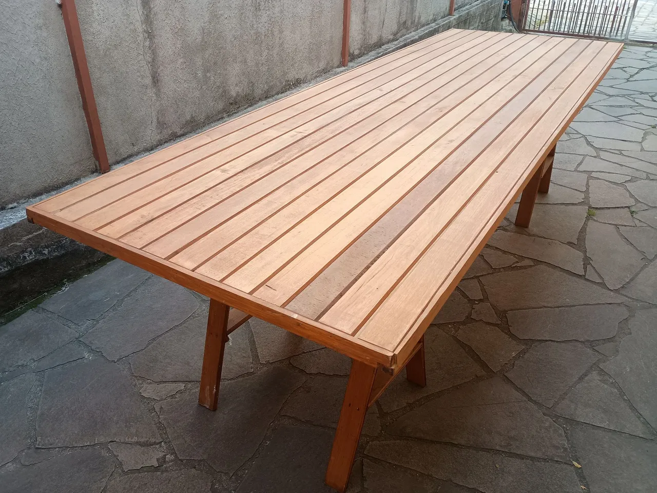 Mesa Grande Para churrasco, com cavaletes!