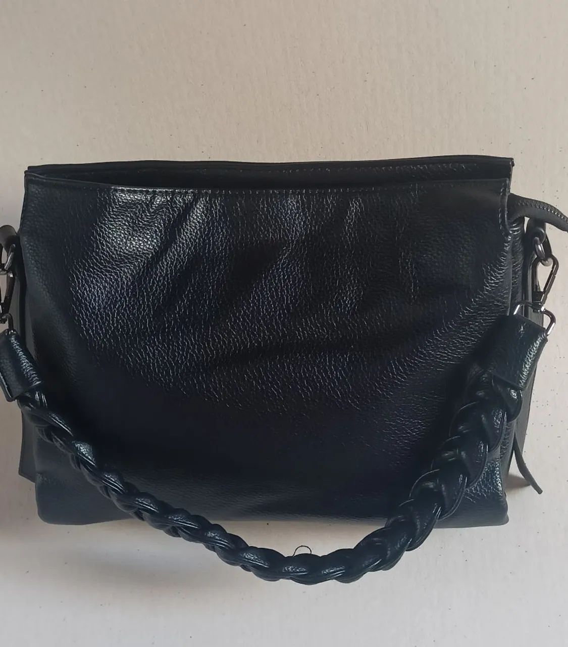 Bolsa de ombro com alça trançada, bolso interno externo com zíper  - Foto 4