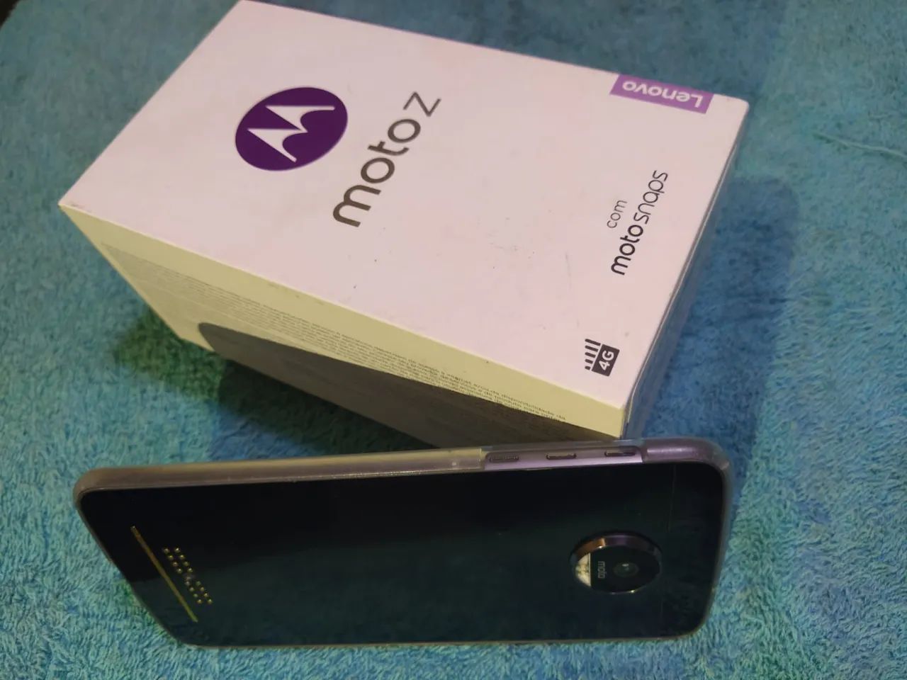 Moto z com snaps e projetor