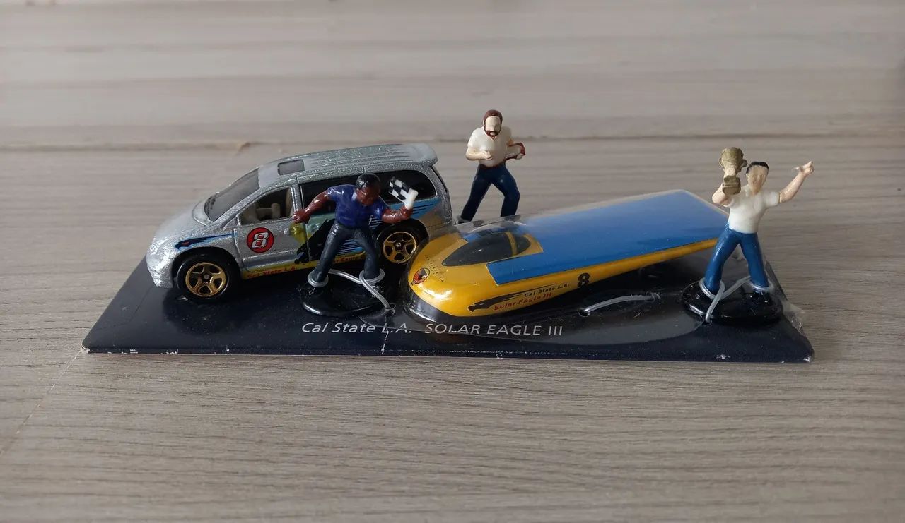Hot Wheels Solar e Van Com 3 Personagens. 