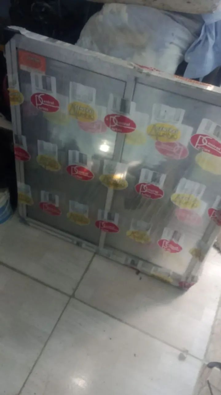 Vendo janela de alumínio 80 pôr 80 nova sem uso R$120