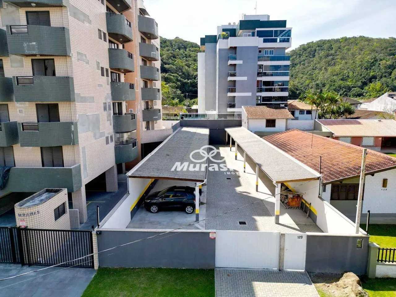 Box/Garagem à venda por R$ 90.000,00 - Centro - Guaratuba/PR