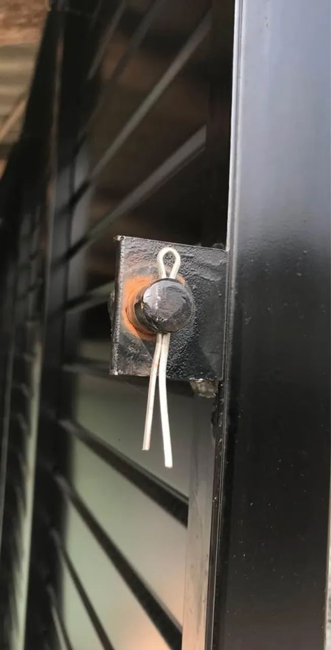 Portão garagem com portão social embutido, pintura eletrostática 2,62 largura, 2,52 altura - Foto 6