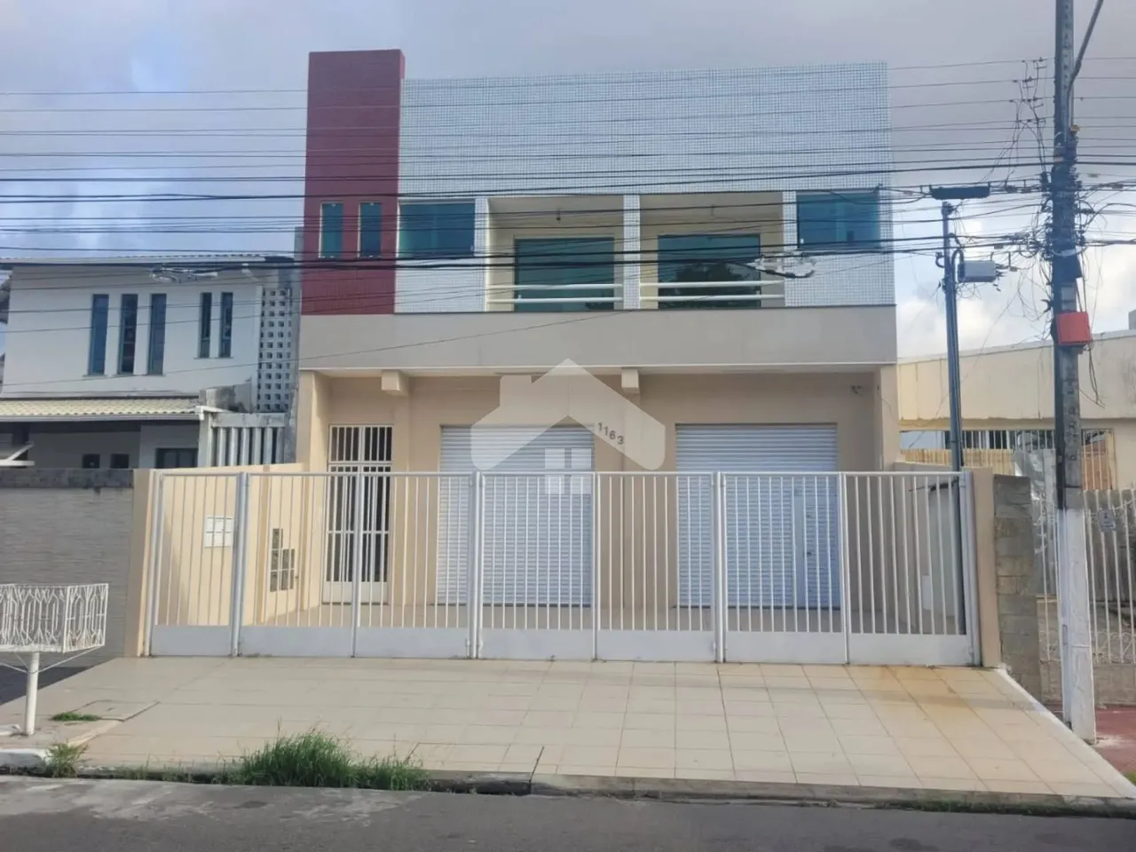 Predio Comercial e Residencial no Bairro Suissa