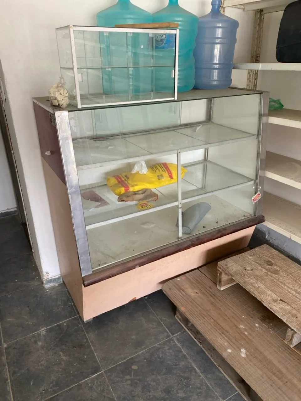 Vitrine/Expositora de Vidro Usada