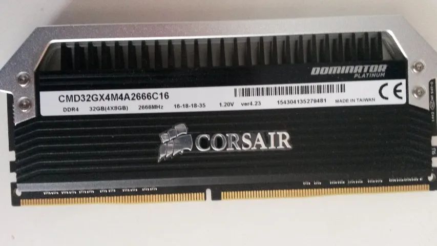 Memória Ram Corsair Dominator DDR4