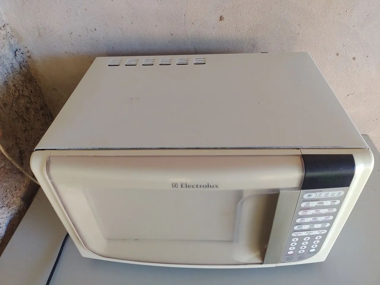 Micro-ondas Electrolux 31 litros grande funciona perfeitamente testo na hora  - Foto 2