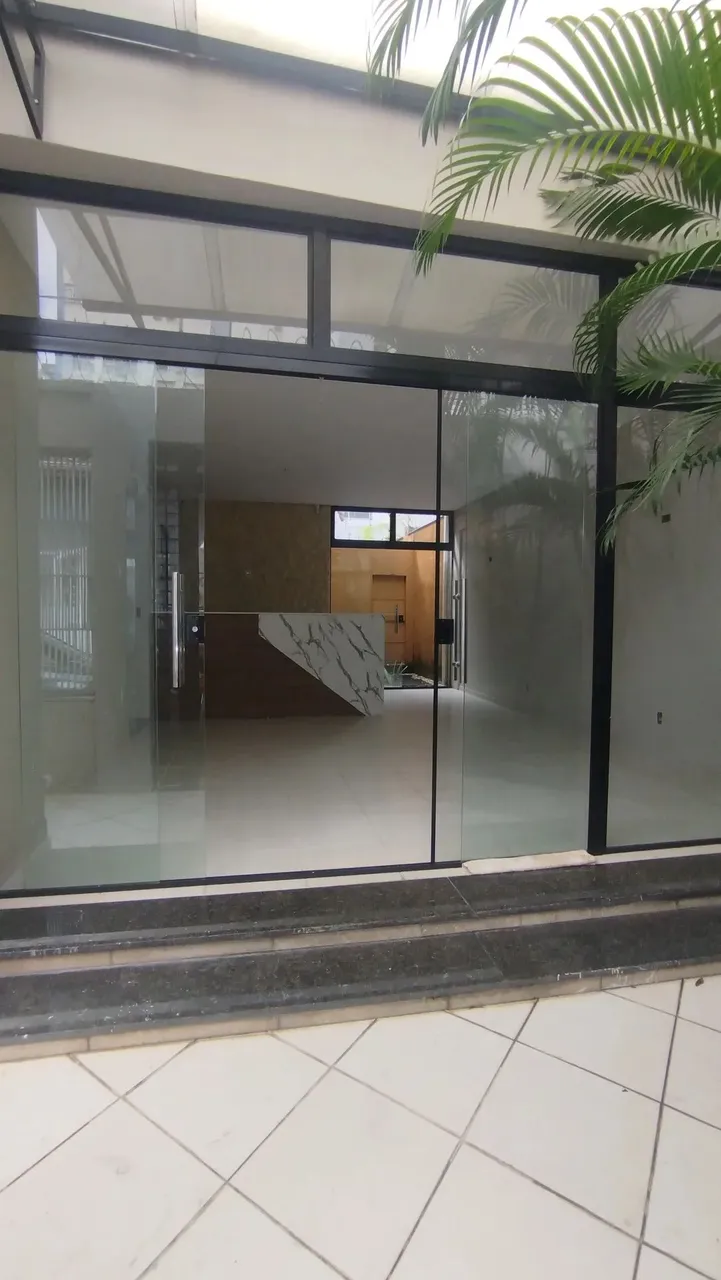 Saráty aluga este imóvel reformado pronto fará fins comercias ou residências.